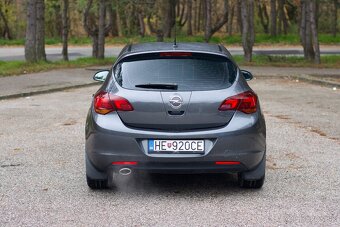 Opel Astra 1.6 Turbo, výbava Cosmo, 141 000 km - 4