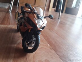 Predaj modelu motorky Suzuki GSX - R 1000 - 4