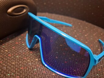 Oakley - 4