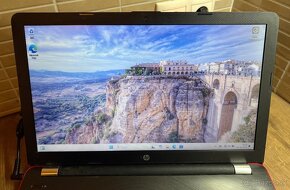 HP 15-bw052nc / AMD A9-9420 / 8GB RAM / 240GB SSD / 15,6" - 4