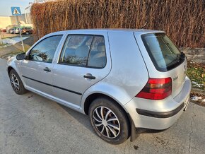 Volkswagen Golf 1.6 benzin - 4