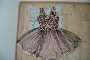 Spoločenské šaty s tylovou áčkovou sukňou - 4
