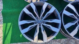 5x112 R20 --- VW TIGUAN R - LINE - 4