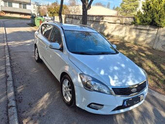 Predám Kia ceed Combi Faclieft 1.6Crdi 85kw M6 2011 - 4