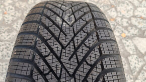 Zimné pneu 215/50 R17 --- PIRELLI - 4