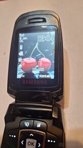 Samsung SGH-Z230 s nabijackou - 4