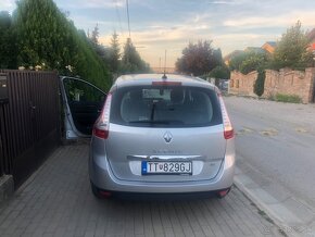 Renault Megane Grand Scenic - 4