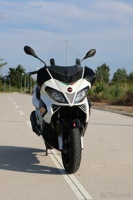 Aprilia SR Max 300 vo vybornom stave - 4