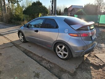 Honda Civic 8 gen 1.8 benzin 103kw - 4