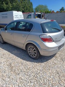 Rozpredám Opel Astra H Sedan 1.7CDTi 74kw M6 2008 - 4