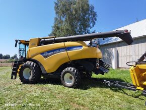 Kombajn New Holland CR 8.90 - 4