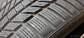 Predám 4ks skoro nové zimné pneumatiky 235/40r19-96V Conti - 4