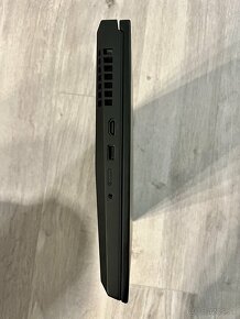 Lenovo P15 gen1 - 4