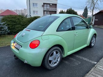 Volkswagen New Beetle - 4