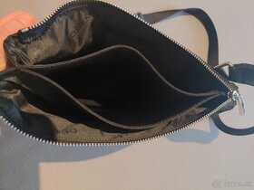 Čierna crossbody kabelka calvin klein - 4