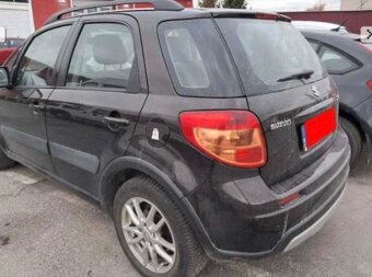 Predám Havarovanú Suzuki Sx4 1,6 benzin rv 2014. - 4