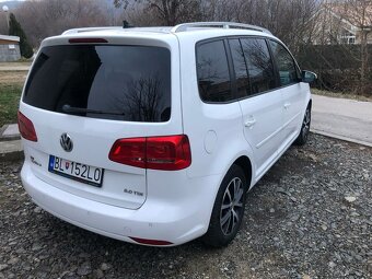 Volkswagen Touran 2.0 TDI Comfortline DSG - 4