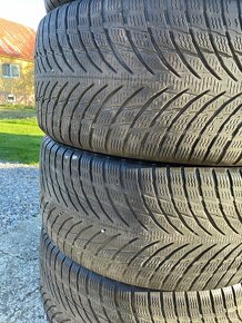 235/40 R19 Nokian - 4