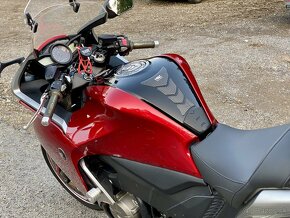 Honda VFR 1200 F - 4