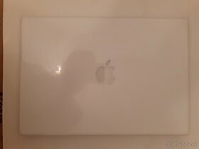 Predám Apple MacBook 13" white - 4