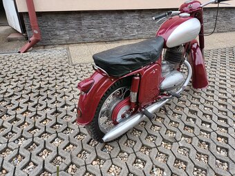 Jawa 250 - 4