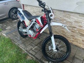 AJP PR3 125 Supermoto - 4