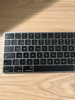 Predám klávesnicu Apple Magic Keyboard Space Grey - 4