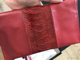 mala červená clutch kabelka Nateiss - 4