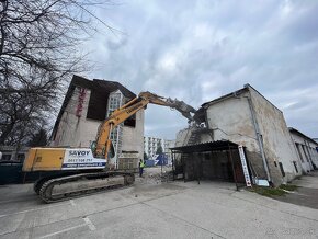 búracie a demolačné práce, recyklovanie stavebnej sute,báger - 4