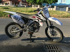 Yamaha YZF250(Americká verzia, biela, možný zberateľský kus) - 4