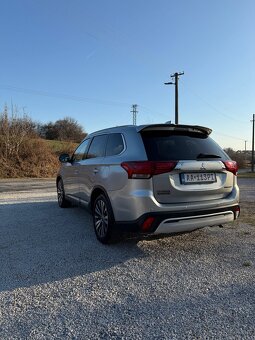 Mitsubishi Outlander - 4