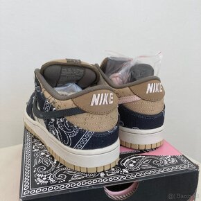 Travis Scott Dunk 39 - 4