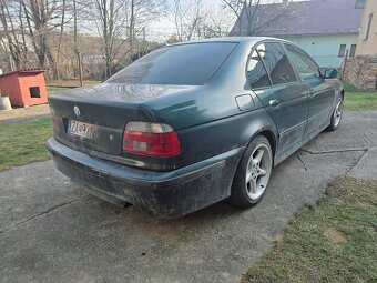 Rozpredám BMW E39 530d 142kw (pojazdné) - 4