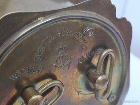 Predám funkčný starožitný budík Gustav Becker V-8cm - 4