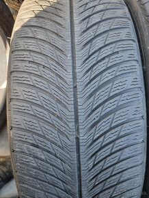 245/45R19 - 4