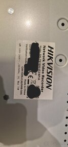 Kamerový záznamník Hikvision DS-7608NI-E2/8P/A - 4