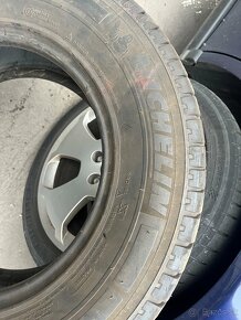 Pneu 215/70 r15c - 4