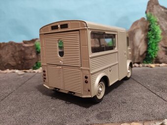 Prodám model 1:18 Citroen HY - 4