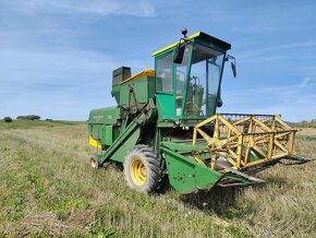 Predám kombajn John Deere 330 - 4