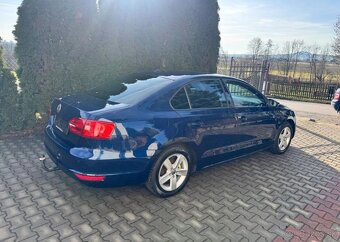 Volkswagen Jetta 1,2TSi /77kw serviska ,Tažné, benzín - 4