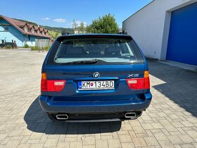 BMW X5 4.4i A/T - 4