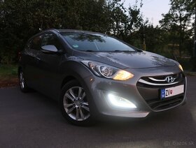 Predám Hyundai i30 2015 CRDi šedá met., ťažné - MOŽNÁ VÝMENA - 4