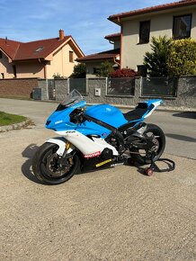 YAMAHA R6 - 4