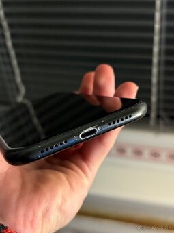 iPhone XR - 4