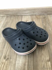 Crocs - 4