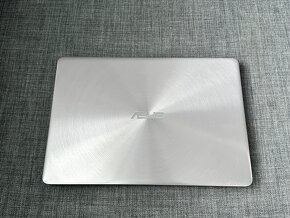 ASUS ZenBook 14” Full HD, 8GB RAM, 256GB SSD - 4