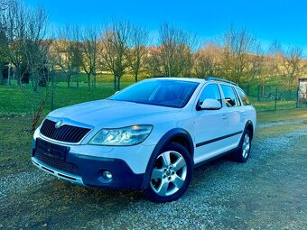 Škoda Octavia Scout 2.0 TDI TAŽNĚ VÝHŘEV XENONY SENZORY - 4