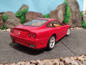 Prodám model 1:18 Ferrari 575MM - 4