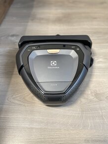 Predám roboticky vysávač Electrolux pure i9 - 4