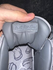 Air Jordan 4 KAWS - 4